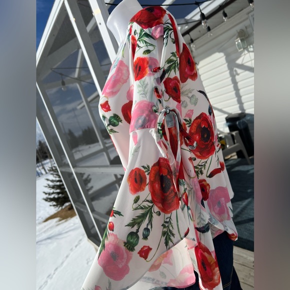 Poppy Flowy Blouse with Open Bell Sleeve - Picture 3 of 4